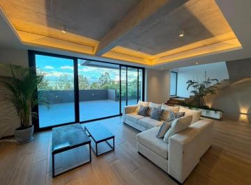 Casa · 202m² · 4 Habitaciones · 4 Estacionamientos · Casa en Monteserrín