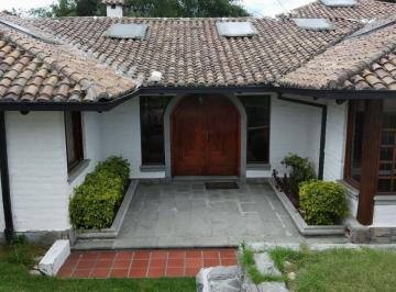 Casa de 4 habitaciones, Quito · Hermosa Casa en Venta en Cumbayá – Vía Láctea, Sector Colegio Menor