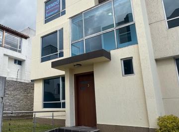 Casa · 141m² · 3 Habitaciones · 1 Estacionamiento · Casa en Venta / 3Dorm. en Conjunto Exclusivo - Sector San Fernando - Quito