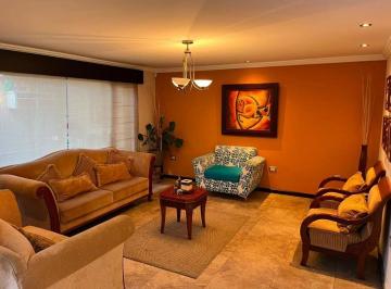 Casa de 4 habitaciones, Paute · Casa en Venta con Ubicacion Privilegiada en Paute