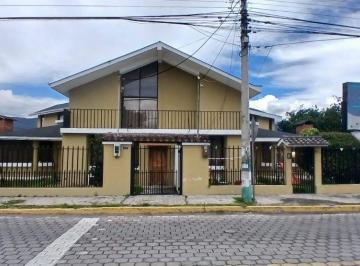 Casa de 6 habitaciones, Quito · Casa de 1009 m² con 6 Dorm. en Venta en San Rafael