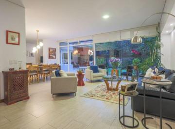 Casa de 4 habitaciones, Quito · Amplitud, Jardín y Privacidad en un Exclusivo Conjunto de Solo 16 Casas