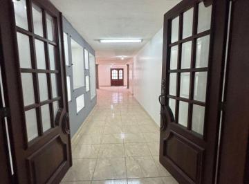 Local comercial , Ibarra · Local Comercial, Ubicado en Av con Alto Flujo Vehicular y Eje Comercial Interprovincial