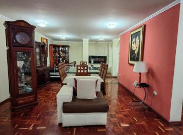 Casa · 125m² · 4 Habitaciones · 1 Estacionamiento · Casa en Venta 4 Dorm. 215 m² - Sector La Kennedy - Quito
