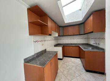 Casa · 97m² · 3 Habitaciones · 2 Estacionamientos · Venta de Casa de 3 Habitaciones, Sector Carretas de Carcelén a 5 Min del Centro Comercial El Portal
