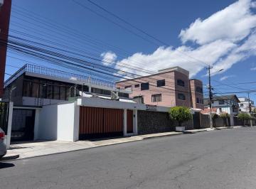 Casa de 8 habitaciones, Quito · En Venta Casa Independiente, Mexterior, Sector Pinar Bajo