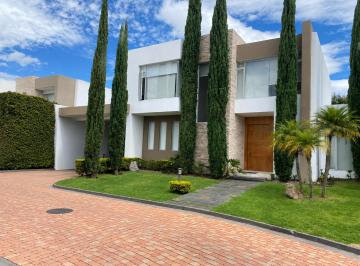 Casa de 3 habitaciones, Quito · Casa en Venta – La Viña, Cumbayá: Acabados de Lujo | 230 m² de Jardín | Piscina | Parque Seguridad