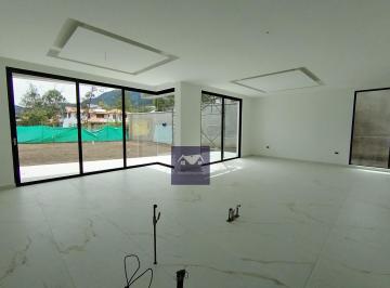 Casa · 274m² · 4 Habitaciones · 2 Estacionamientos · Espectacular Proyecto de Casas 4 Dorm., Amplios Jardines, Nayón!