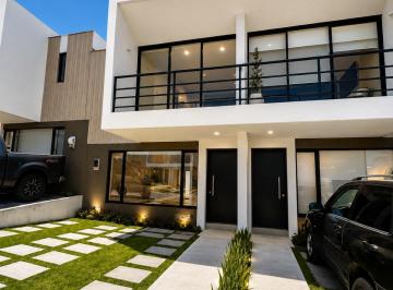 Casa · 125m² · 3 Habitaciones · 2 Estacionamientos · Casa - Puembo