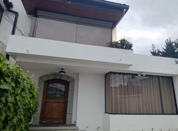 Casa · 147m² · 4 Habitaciones · 2 Estacionamientos · Casa de Venta en Bellavista