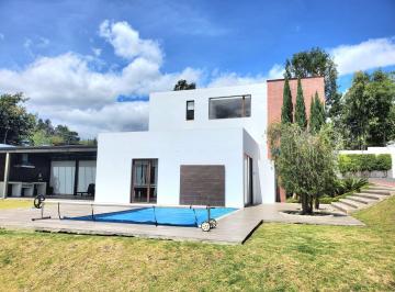 Casa · 200m² · 4 Habitaciones · 2 Estacionamientos · Casa Totalmente Amoblada en Renta Tumbaco La Morita