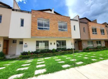 Casa · 128m² · 3 Habitaciones · 2 Estacionamientos · Vendo Casa a Estrenar con Mejores Acabados, Alcazar de Alicante, Pomasqui