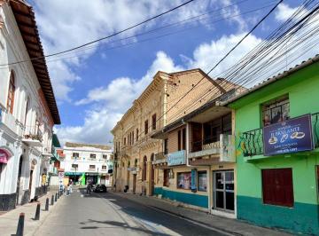 Casa de 9 habitaciones, Cayambe · Casa en Venta en Cayambe en El Centro de La Ciudad