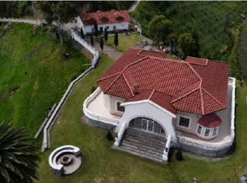 Hacienda-Quinta · 650m² · 6 Habitaciones · 10 Estacionamientos · Quinta en Venta, con Casa de Hacienda de Alto Nivel, Sector Ruta de Las Haciendas, Ibarra
