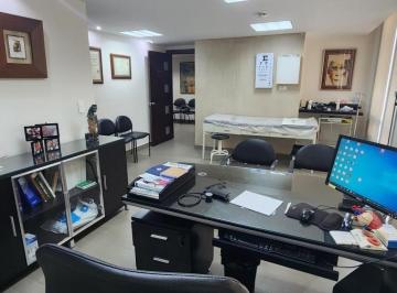 Consultorio de 1 habitación, Quito · Venta Consultorio Centro Norte Oportunidad 39 m Amoblado Baño Privado