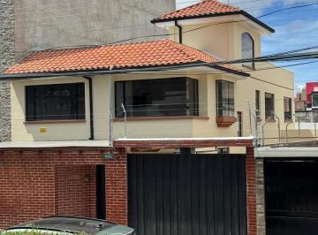 Casa · 300m² · 3 Habitaciones · 3 Estacionamientos · Deb Casa en Venta Sector Embajada Americana $