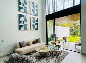 Casa de 3 habitaciones, Quito · Casa No Adosada de 208 m² y 95 m² de Jardín de Venta en Cumbayá