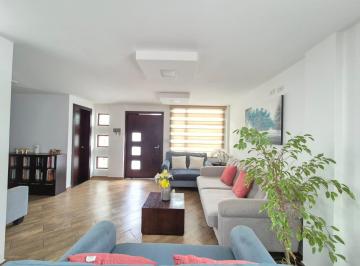 Casa · 105m² · 3 Habitaciones · 2 Estacionamientos · Casa en Venta en Locoa, Latacunga