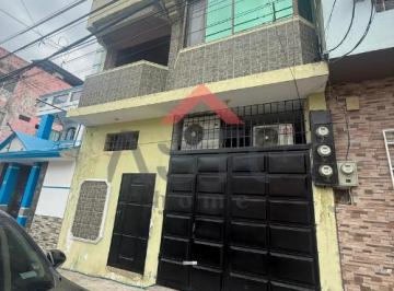 Casa de 4 habitaciones, Guayaquil · Se Vende Casa Rentera en Sauces 9