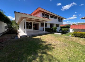 Casa de 4 habitaciones, Quito · Arriendo, Amplia y Hermosa Casa en Cumbaya con Jardín en Pillagua