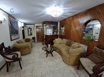 Casa · 290m² · 5 Habitaciones · 4 Estacionamientos · Casa en Venta de 2 Departamentos en Lomas de Urdesa J. m.