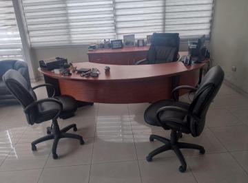 Oficina comercial , Quito · Vendo Ofiina de 75 m, Colon y Amazonas $50000, Dos Baños