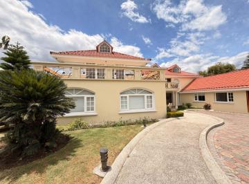 Casa de 6 habitaciones, Quito · Casa en Venta, Sector Cumbaya, Urbanización Meneses Pallares, 750 m