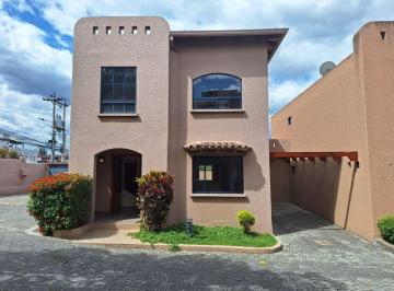 Casa en Venta de 4 habitaciones Cumbayá · Vendo Casa con 4 Dorm. Frente Cc. Scala Cumbaya
