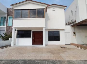 Casa · 300m² · 4 Habitaciones · Casa en Alquiler, Urbanizacion Ciudad Celeste Etapa La Estela, Irir