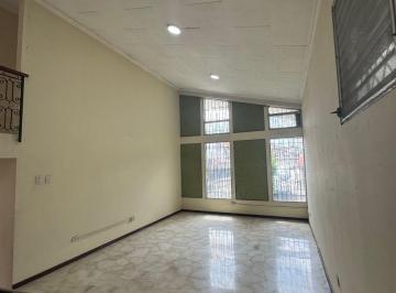 Casa de 5 habitaciones, Guayaquil · Amplia Casa de 5 Habitaciones con Parqueo Sector Cerrado Kennedy Nueva