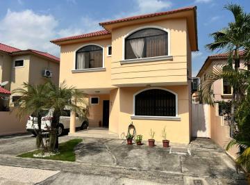 Casa de 4 habitaciones, Guayaquil · Casa de 285 m² con 4 Dorm. en Venta en Vía a La Costa