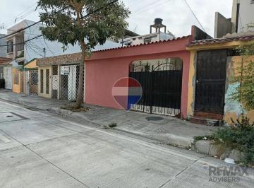 Casa · 98m² · 2 Habitaciones · 2 Estacionamientos · Vendo Casa de 1 Piso Alborada XIII
