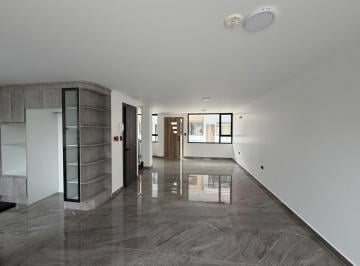 Casa · 136m² · 3 Habitaciones · 1 Estacionamiento · Casa de Venta Vip en El Sur de Ambato