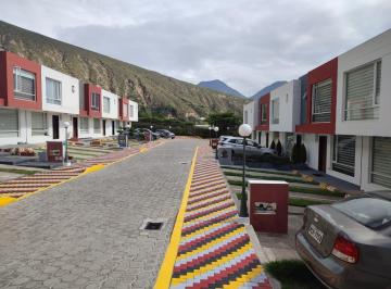 Casa en la Mitad del Mundo · ¡Tu Nuevo Hogar Te Espera en La Mitad del Mundo! Vive con Tranquilidad, Seguridad y Confort en Esta