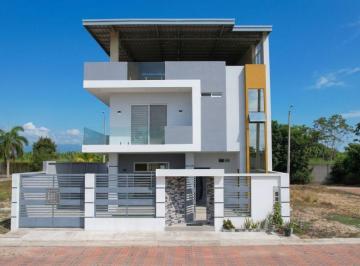Casa de 6 habitaciones, Pasaje · Casa en Venta en Urbanización Zhara