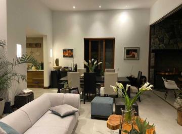 Casa · 900m² · 4 Habitaciones · 3 Estacionamientos · Casa de Una Planta en Renta en Puembo, Vía a Los Arrayanes