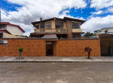 Casa de 6 habitaciones, Quito · Casa en Conocoto en Venta en Av Ilalo