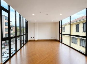 Oficina comercial , Cuenca · Suite Amoblada en Alquiler – Puertas del Sol, Cuenca