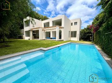 Casa · 400m² · 4 Habitaciones · 4 Estacionamientos · Hermosa Casa Sector San Patricio / Ruta Viva
