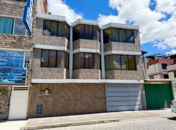 Casa de 7 habitaciones, Quito · Vendo Casa de 3 Departamentos y 1 Suite, Sector La Ecuatoriana