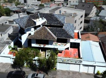 Casa de 5 habitaciones, Quito · En Venta | Casa de 4 Plantas