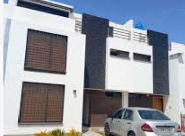 Casa de 4 habitaciones, Quito · Casa en Venta en La Mitad del Mundo - Conjunto Pululahua I