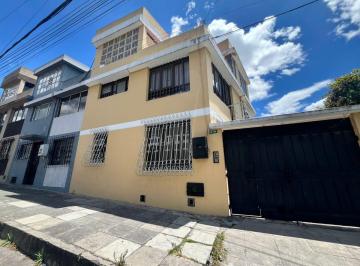 Casa de 4 habitaciones, Quito · Casa Independiente en Cotocollao, 4 Habitaciones, Patio y Terraza