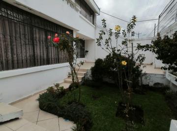 Casa de 3 habitaciones, Quito · Casa de 349 m² con 3 Dorm. en Venta. Cerca a La Embajada Americana