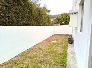 Casa de 3 habitaciones, Quito · Casa Esquinera de Arriendo Dentro de Conj Pequeño! en Urbanización/ San Juan Alto! Cumbaya