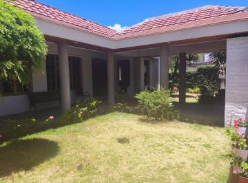 Casa de 1 habitación, Quito · Venta Casa Cumbayá Urbanización, 5 Dorm. y Una Mini Suite Independiente $420.000