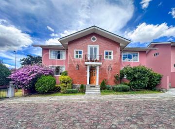 Casa de 4 habitaciones, Quito · Casa de 299 m² de Venta en La Armenia