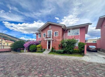 Casa de 4 habitaciones, Quito · Casa de 299 m² de Venta en La Armenia