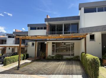 Casa · 282m² · 3 Habitaciones · 2 Estacionamientos · Casa en Venta Tumbaco Sector Intervalles