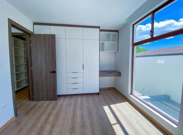 Casa · 146m² · 3 Habitaciones · 2 Estacionamientos · Casa en Venta en Sangolqui a Pocos Mitunos del Centro Comercial San Luis